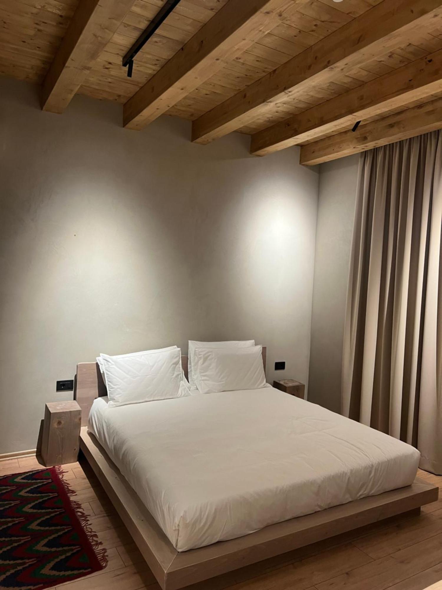 Faces & Places Boutique Hotel Tirana Exteriör bild