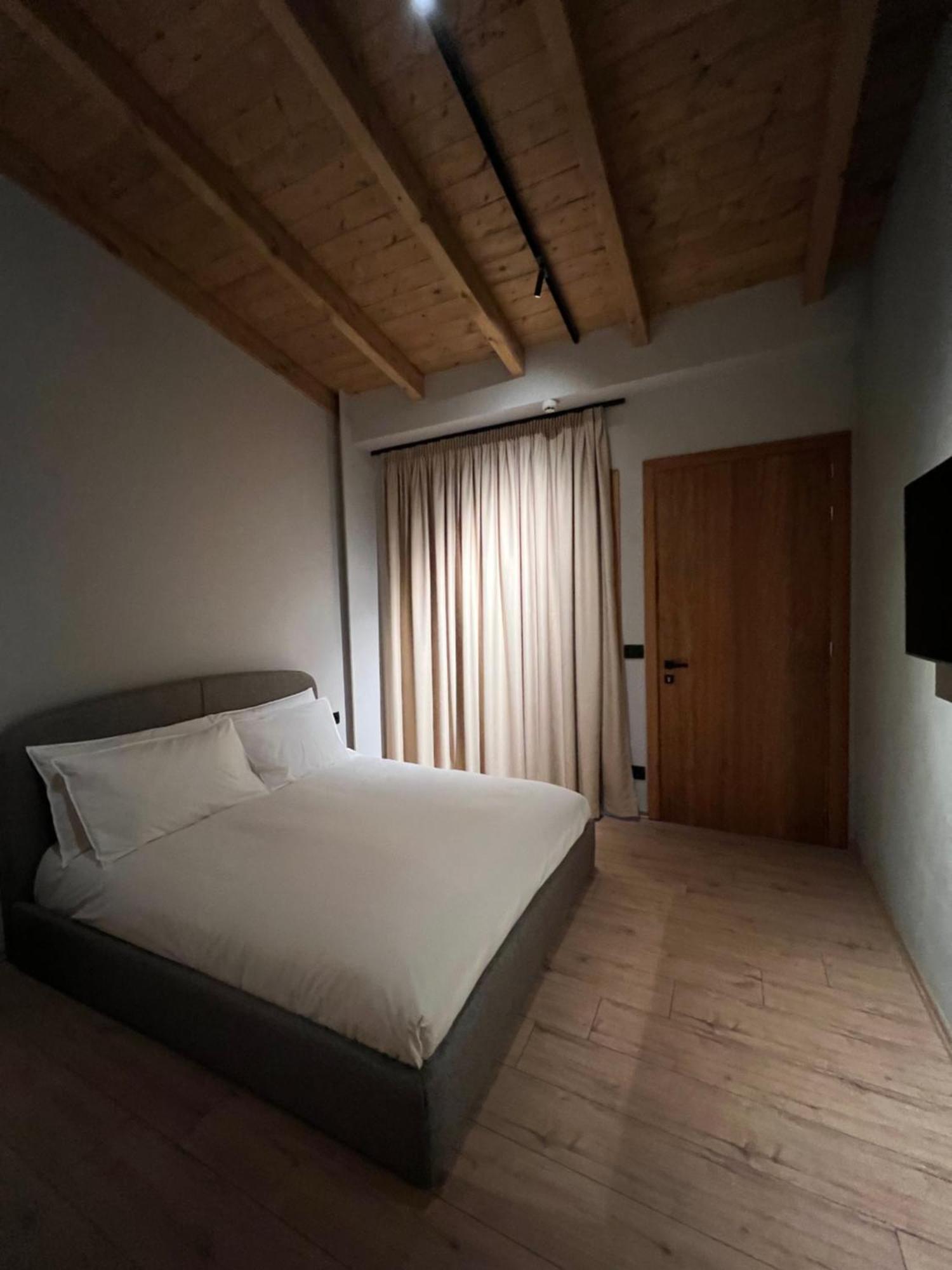 Faces & Places Boutique Hotel Tirana Exteriör bild