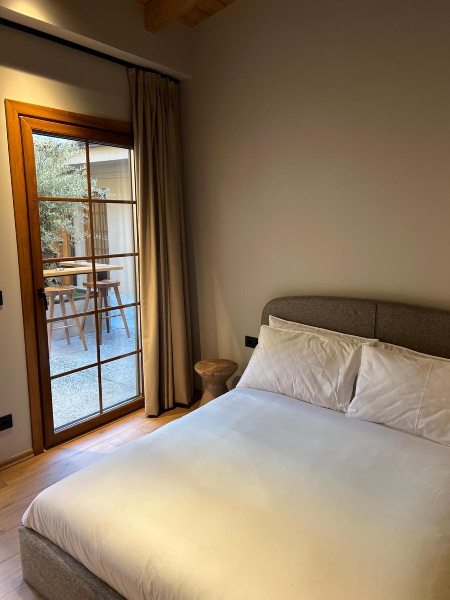 Faces & Places Boutique Hotel Tirana Exteriör bild