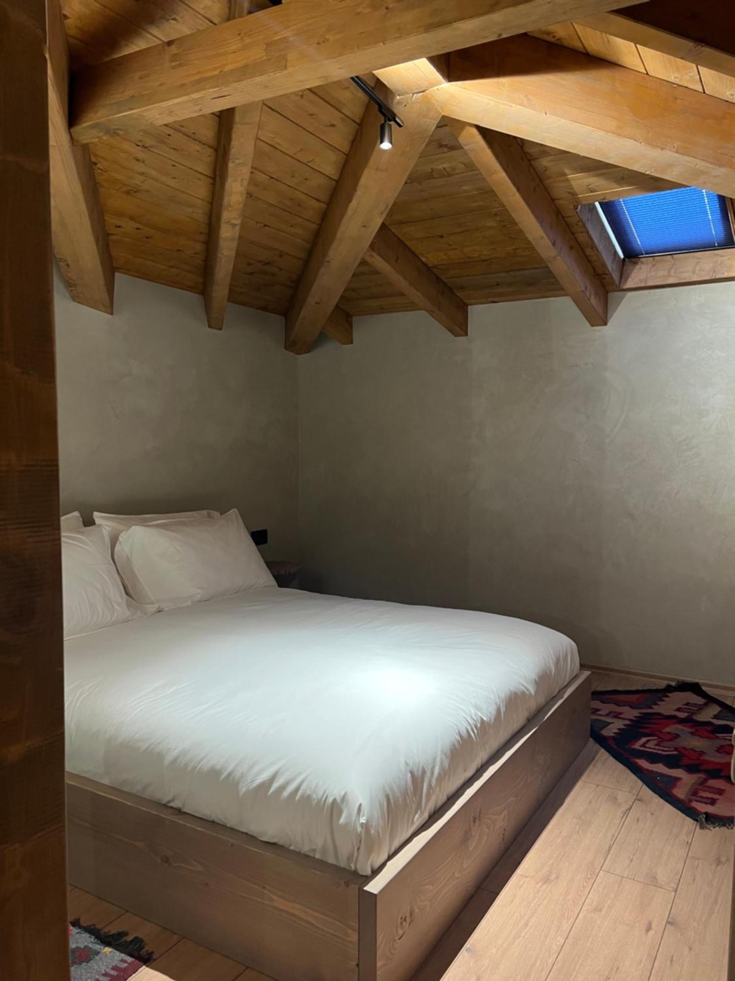 Faces & Places Boutique Hotel Tirana Exteriör bild