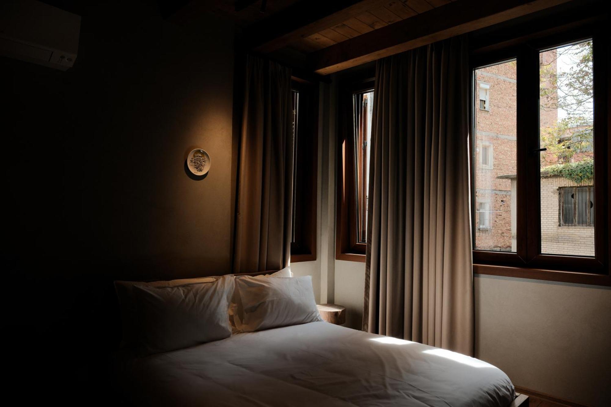 Faces & Places Boutique Hotel Tirana Exteriör bild