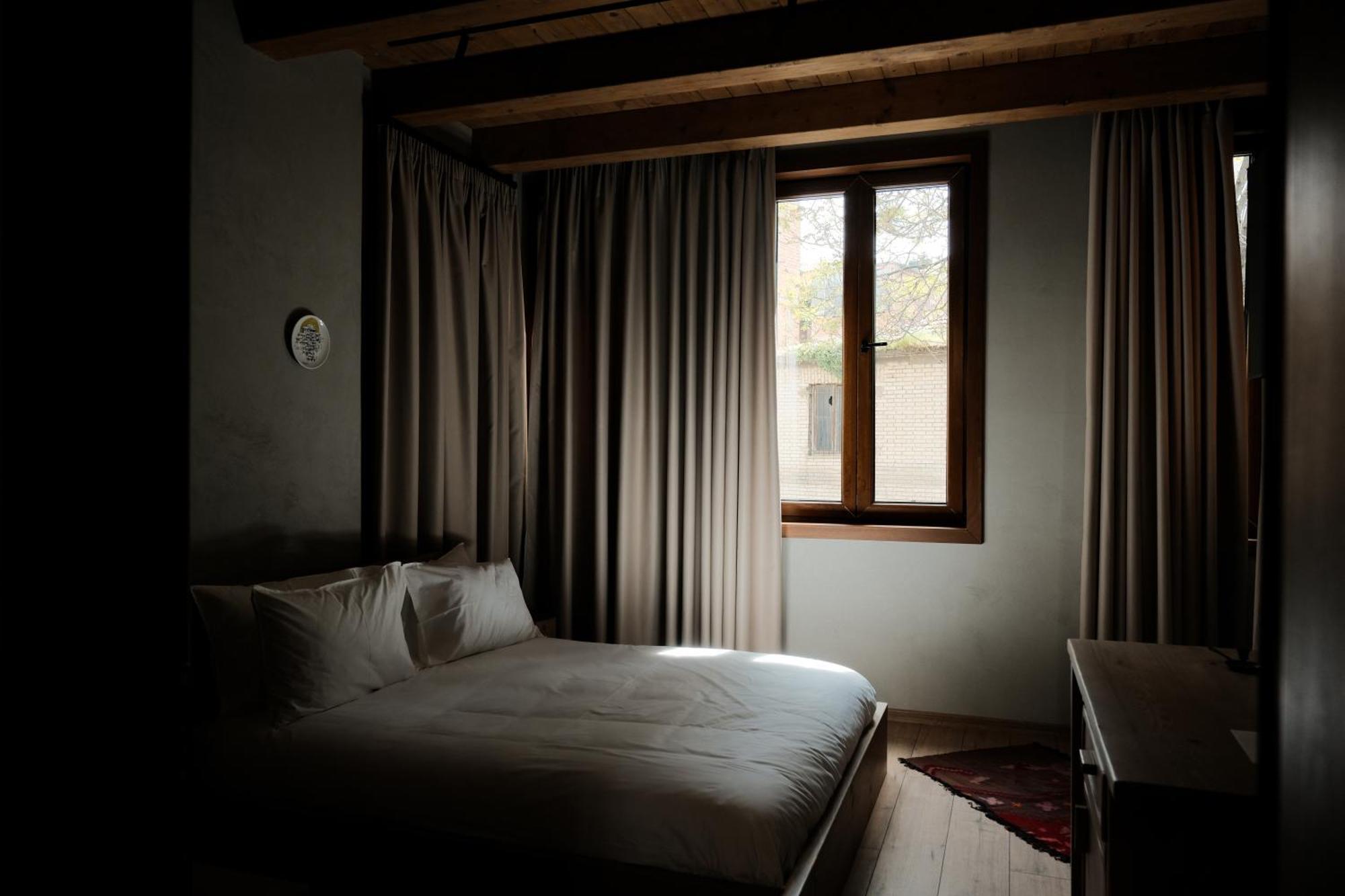 Faces & Places Boutique Hotel Tirana Exteriör bild