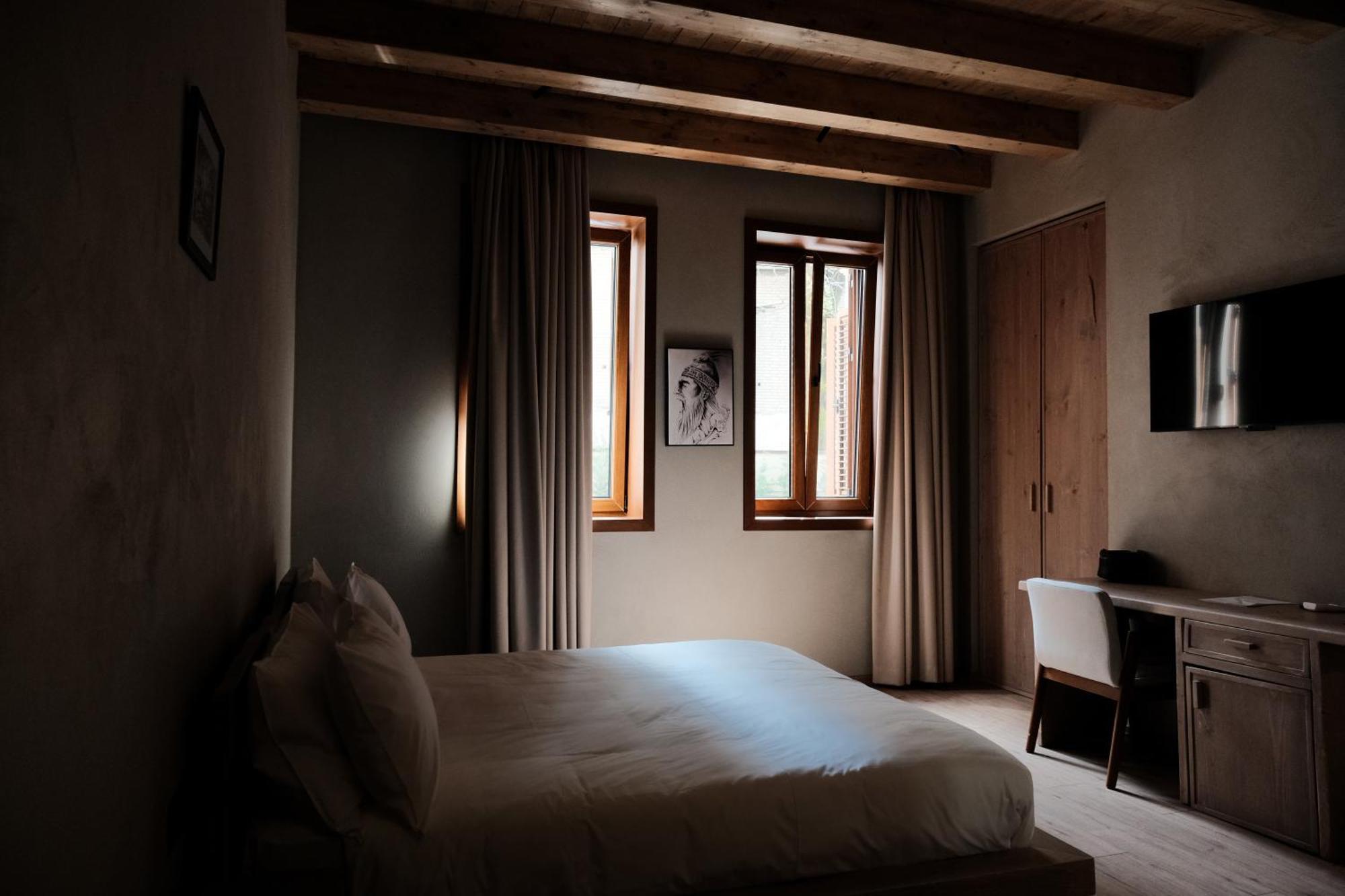 Faces & Places Boutique Hotel Tirana Exteriör bild