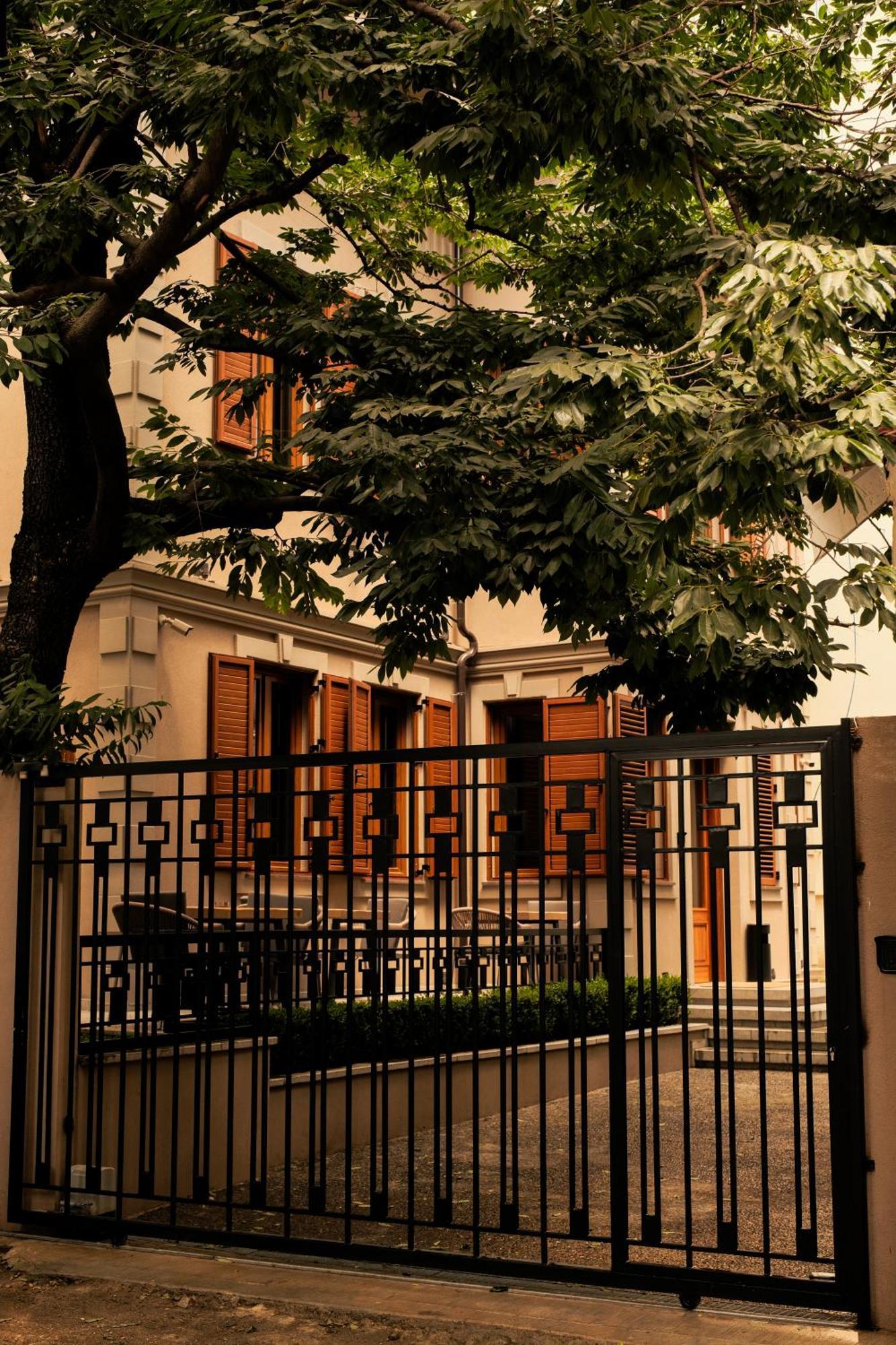 Faces & Places Boutique Hotel Tirana Exteriör bild