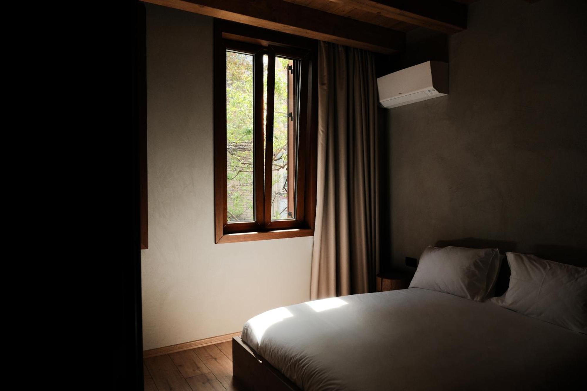 Faces & Places Boutique Hotel Tirana Exteriör bild