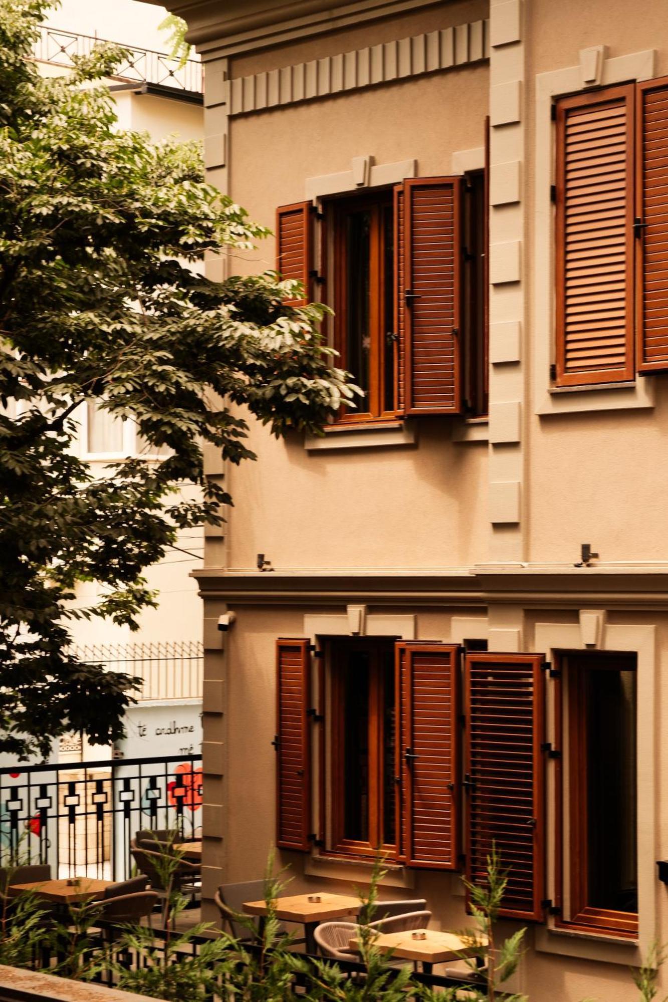 Faces & Places Boutique Hotel Tirana Exteriör bild
